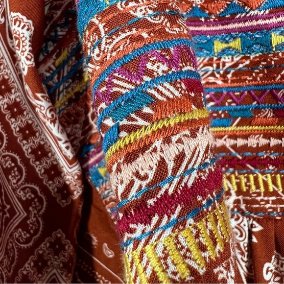 SAVANNA JANE Plus size 1X Bohemain Embroidered Flowy Top - Picture 3 of 8